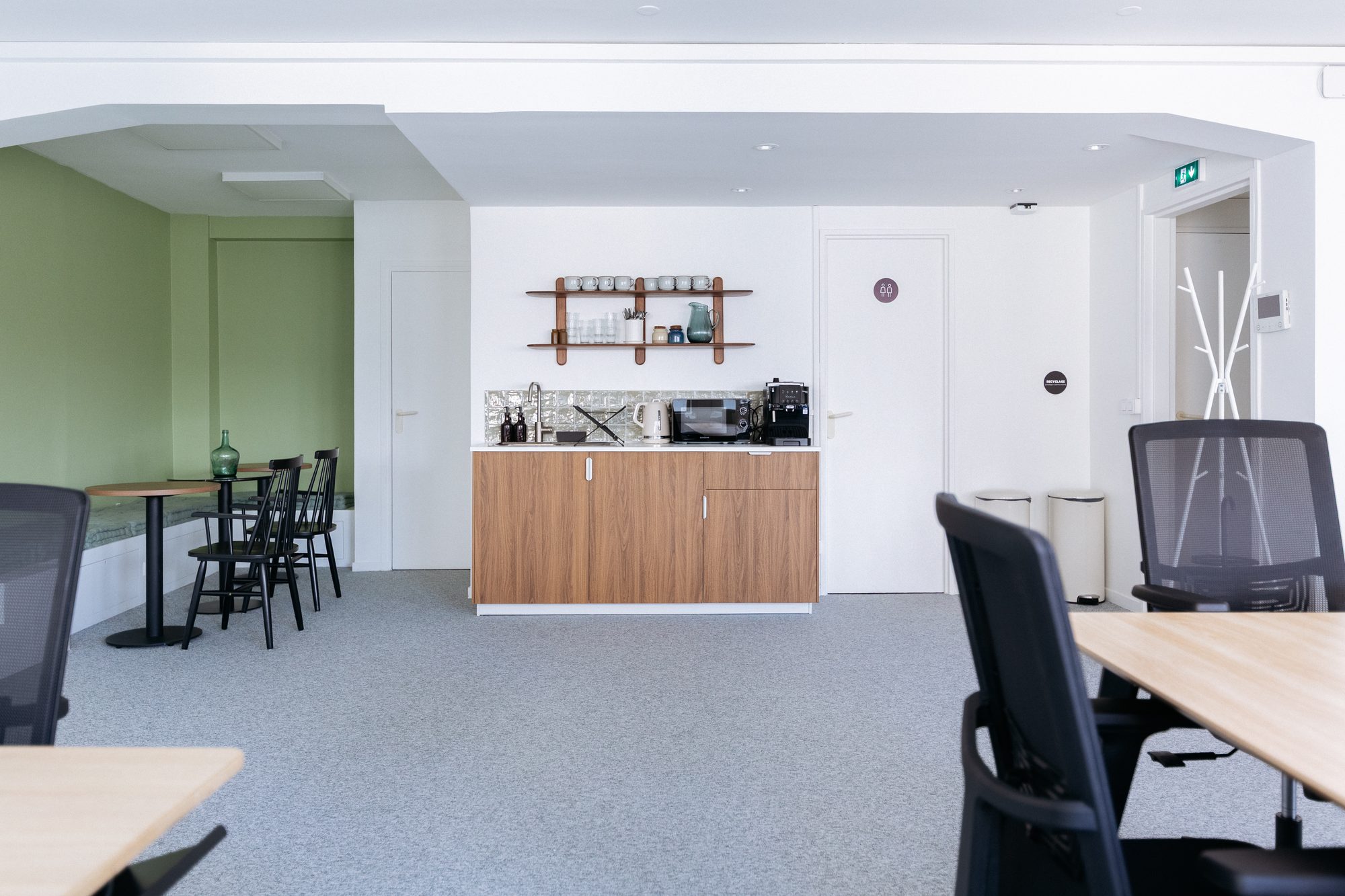 Victoires Bâtiment B - open space et cuisine